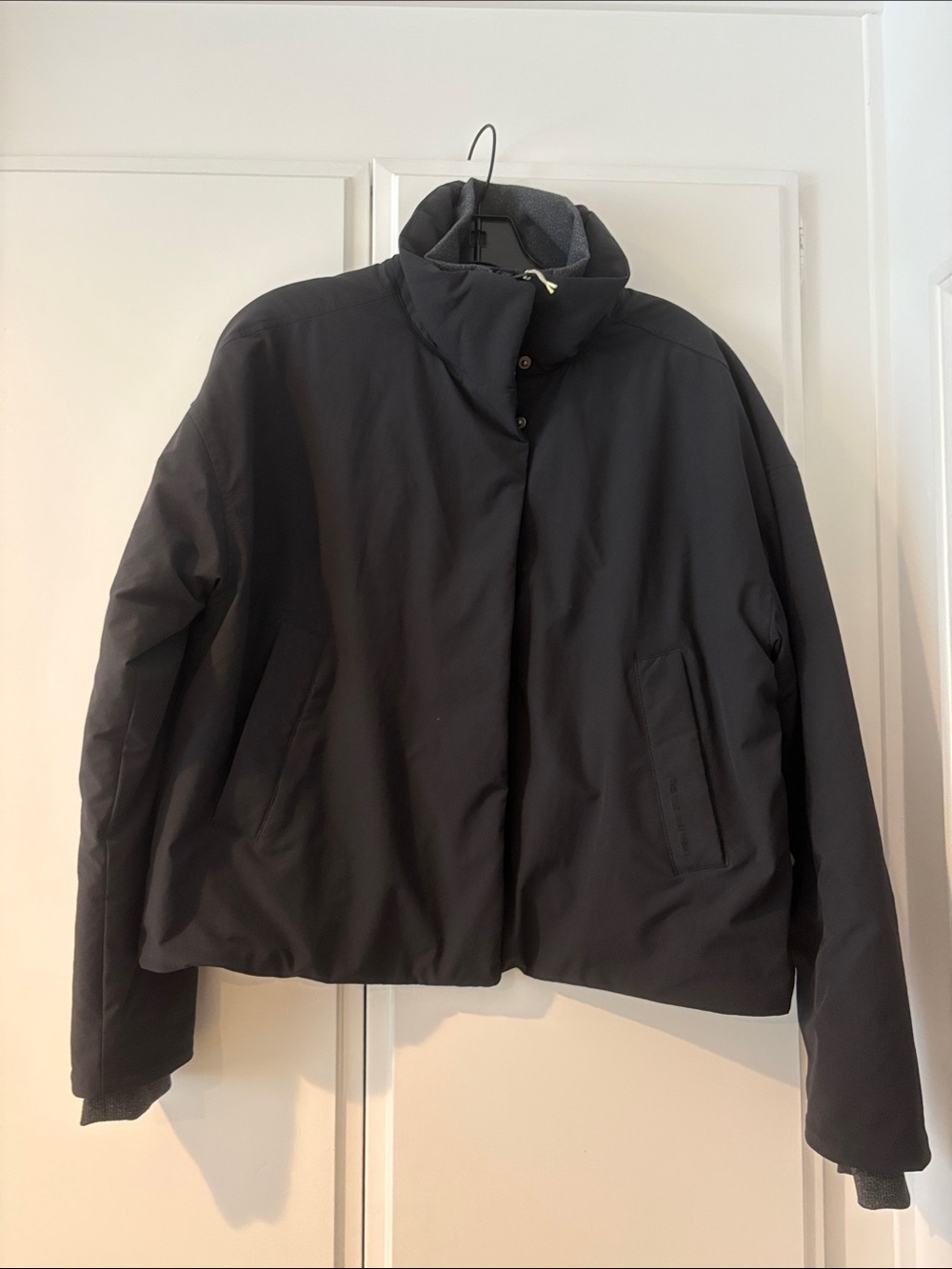 Vuori insulated Black Bomber Jacket with High Collar size small